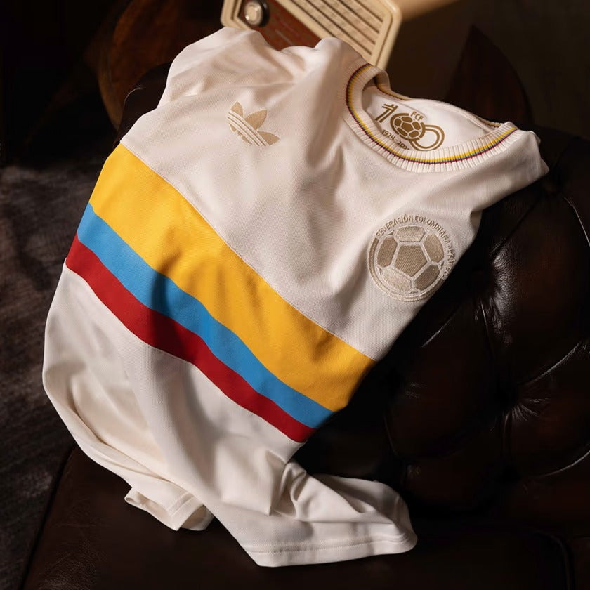 ¡LA MÁS BELLA! CAMISETA COLOMBIA RETRO
